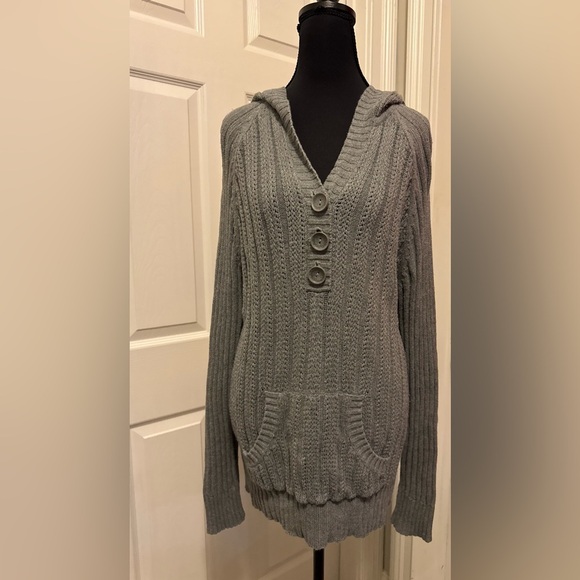Sonoma Gray V-Neck Sweater with Cable Knit Pattern - Picture 11 of 13